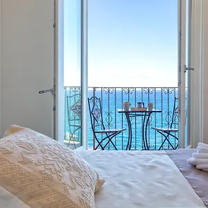  Apartment Terrazza & Romantica Sospese Sul Mare Del Borgo Antico --- Terrace & Romantic Over The Sea Of The Ancient Village